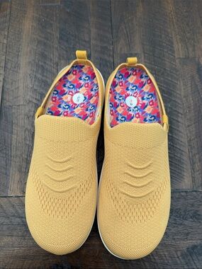 REVITALIGN Women's Slip-On Knit Sneakers in Yellow with Floral Insole